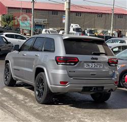 جیپ گراند شیرۆکی